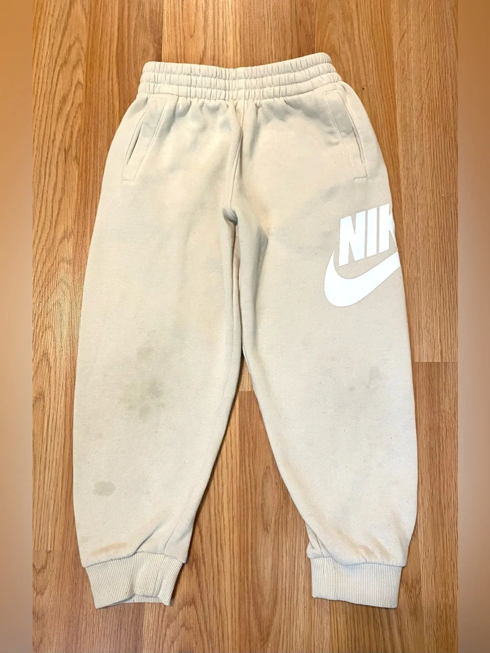 🖍️ NIKE FLEECE SWEATPANTS/JOGGERS FOR BOYS SIZE 5/6 BUNDLE OF 2 BEIGE & BLACK💙